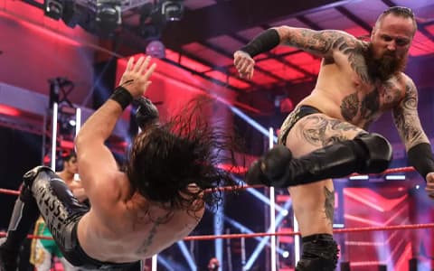 神秘人雷尔派系的首次复仇失败，WWE的下一步剧情究竟会如何？