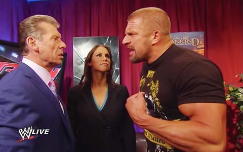 WWE后台新闻：摔角手和WWE工作人员很享受Triple H当老大