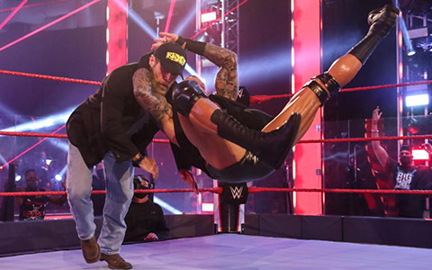 大赛前夕RAW收视率还在下跌！WWE冠军德鲁和毒蛇兰迪的剧情不精彩吗？