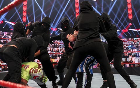 复仇军团正式亮相WWE！其成员身份曝光！