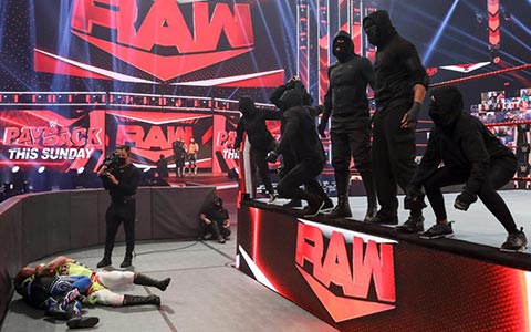 复仇军团正式亮相WWE！其成员身份曝光！