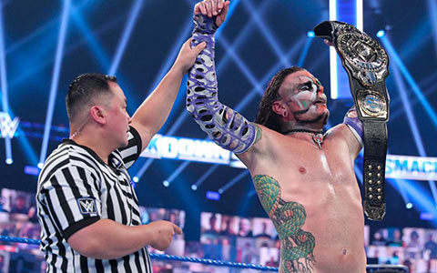 WWE洲际冠军萨米·辛强势回归！两个腰带？谁是真正的洲际冠军