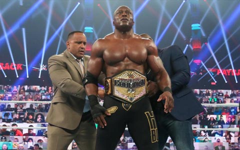 WWE官方贺喜，鲍比·莱斯利登顶“非裔三巨头”