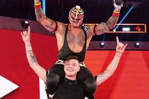 最新消息：两位超级巨星已经和WWE续约，最长5年