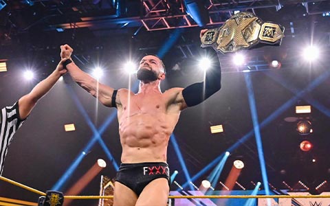 芬·巴洛尔斩获NXT冠军头衔！王大锤发文祝贺恶魔王子