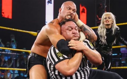 WWE NXT 第630期：克罗斯赛后不解气，用毁灭之锁锁晕了裁判萨摩亚乔
