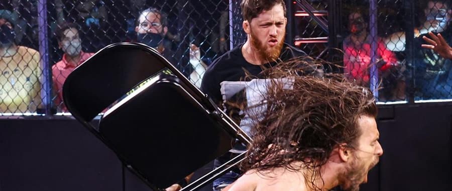 WWE NXT 第632期：凯尔·奥莱利用钢椅攻击亚当·科尔