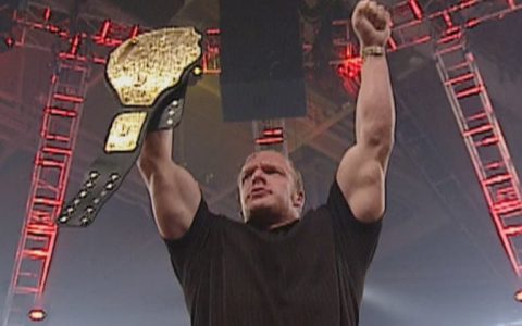 明日华，Triple H等四位没有摔跤就拥有冠军头衔的WWE超级明星