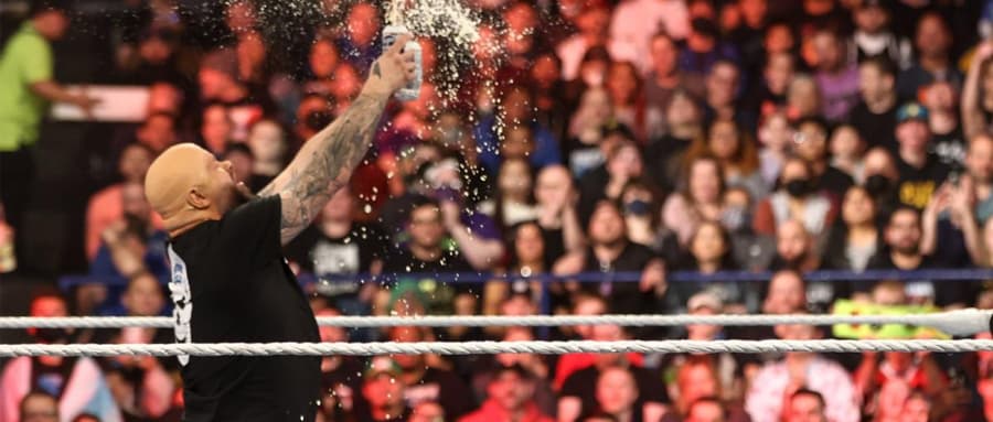 WWE RAW 第1504期：凯文欧文斯模仿冷石奥斯汀，并且嘲讽他