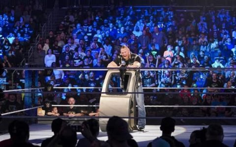 WWE SmackDown 第1178期：布洛克莱斯纳追打罗曼雷恩斯