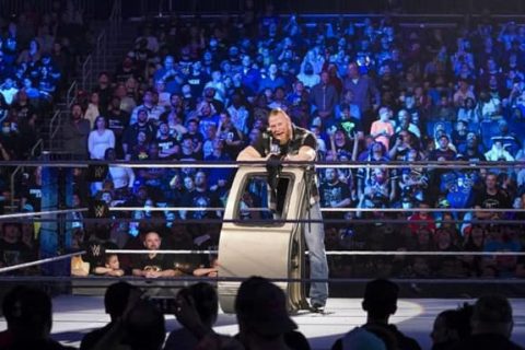WWE SmackDown 第1178期：布洛克莱斯纳追打罗曼雷恩斯