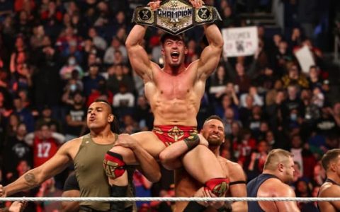 WWE RAW 第1508期：在与芬巴洛尔的美国冠军争夺战中，理论将冠军带回给麦克曼先生