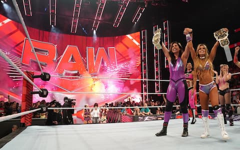 ​拉奎尔罗德里格斯和阿利亚赢得WWE女子双打冠军的原因
