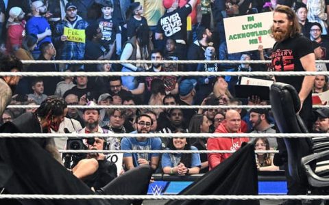 WWE SmackDown 第1222期：凯文欧文斯对罗曼雷恩斯和血统发起了攻击