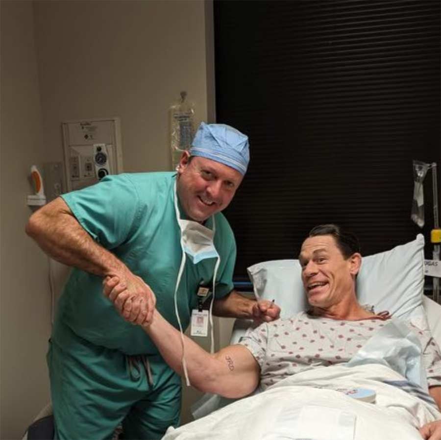 约翰·塞纳成功接受手术，宣布两臂均已修复