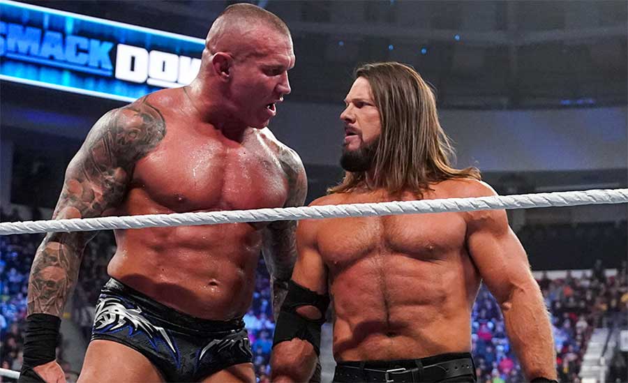 AJ斯泰尔斯回归WWE，解救兰迪奥顿击垮罗曼团队后背刺LA·骑士