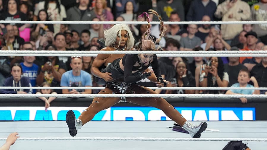 杰德卡吉尔首秀SmackDown联合比安卡和娜欧米对抗接管小队